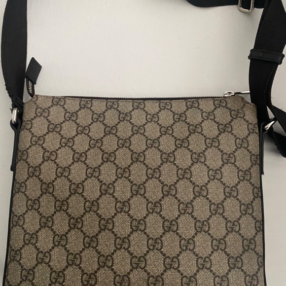 Authentic Gucci Messenger Crossbody - Picture 3 of 5